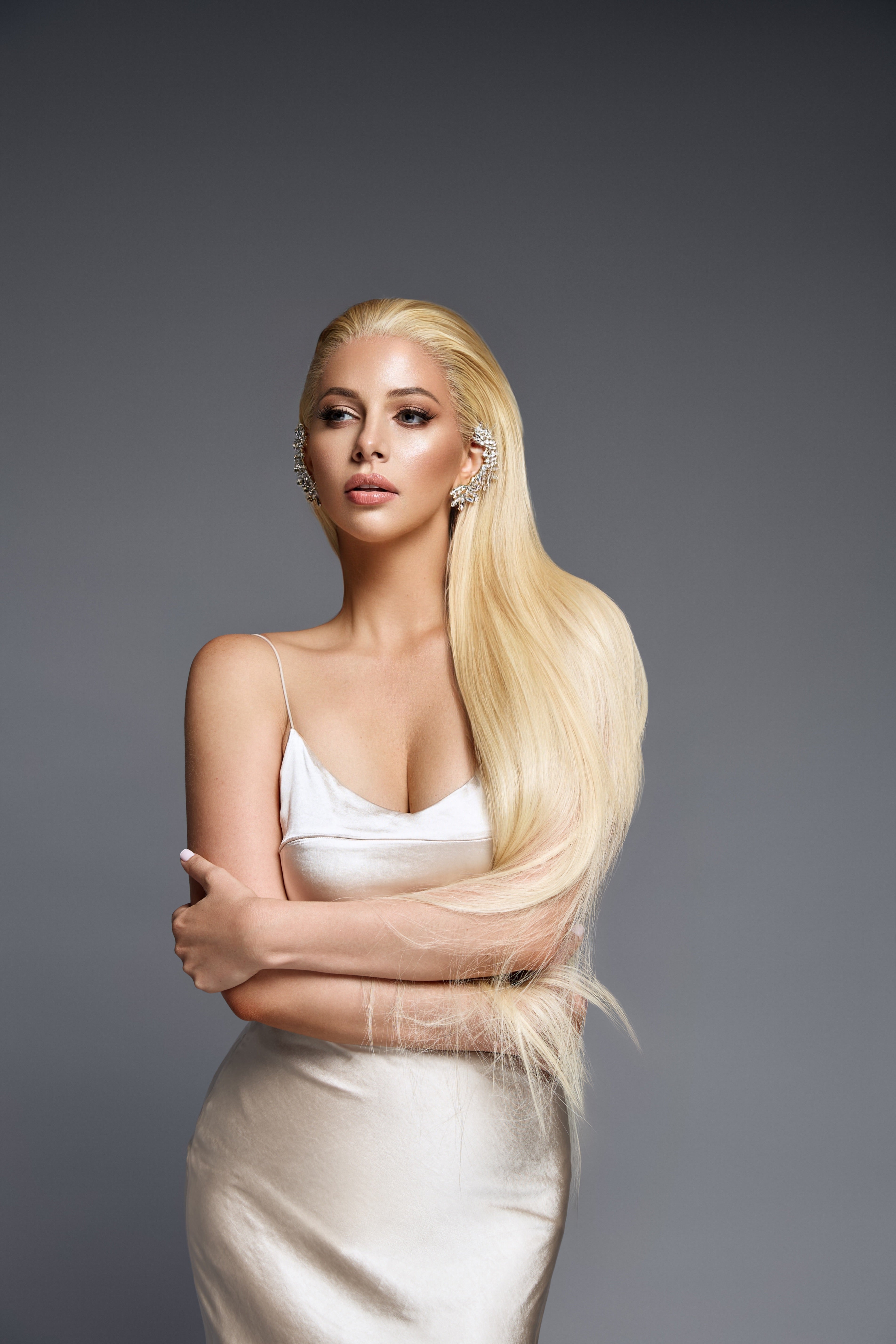 Karyzma Empress 613 Blonde Collection13X6 HD Frontal Loose Wave